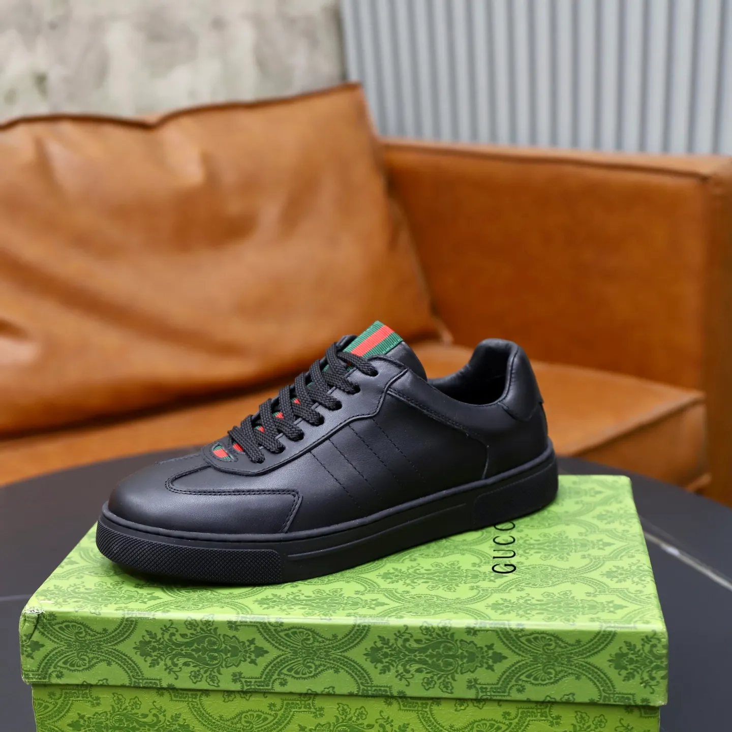 Ex-factory price: 400💰🙅‍♂️🙅‍♂️🙅‍♂️ Brand: Gucci GUCCi Standard code: 38-44 (45 customized) Grade: Same as the official website Material: Original leather splicing Comfortable and breathable sheepskin lining Original wear-resistant outsole Style category: Men's fashionable casual shoes Running sneakers Distinguished luxury brand elements Top luxury Color: actual picture color